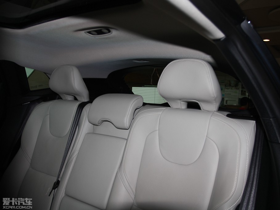 2013���֠���V40 R-Design