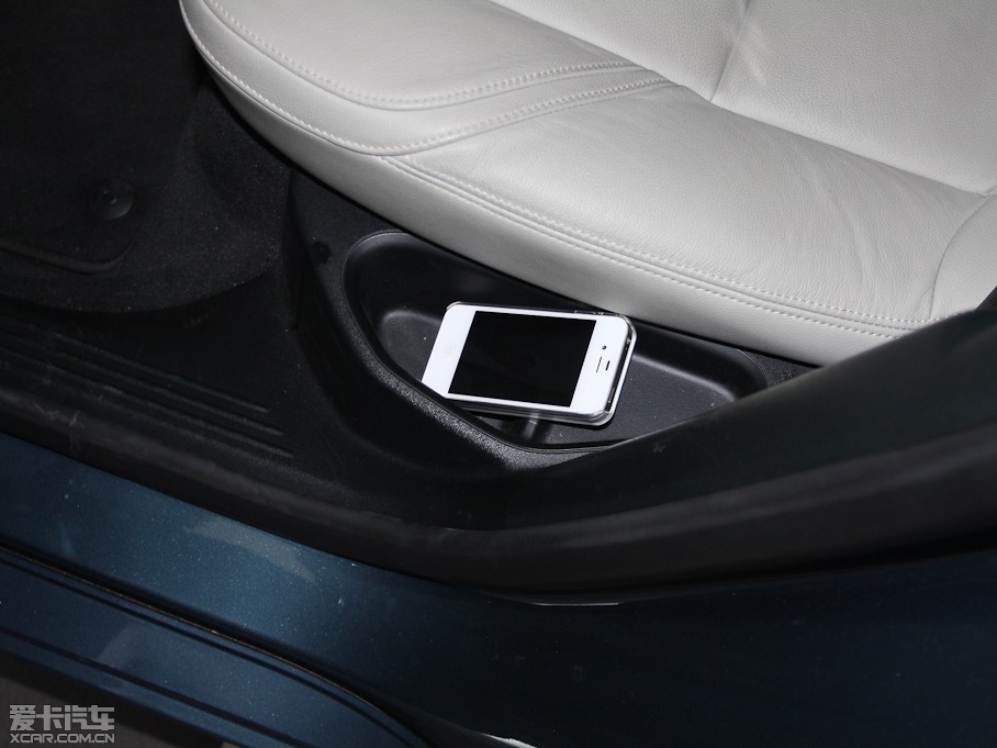 2013���֠���V40 R-Design