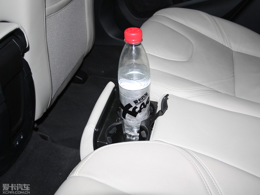 2013���֠���V40 R-Design