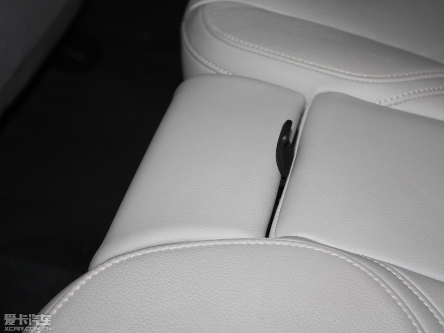 2013���֠���V40 R-Design