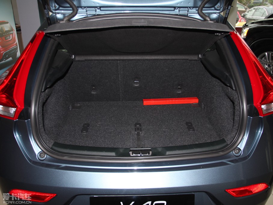 2013���֠���V40 R-Design