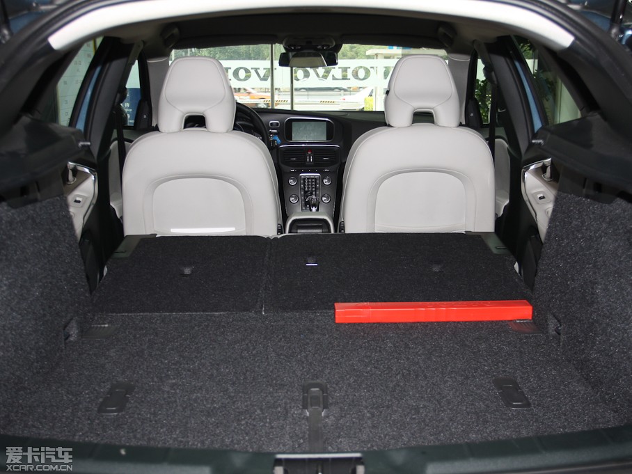 2013���֠���V40 R-Design