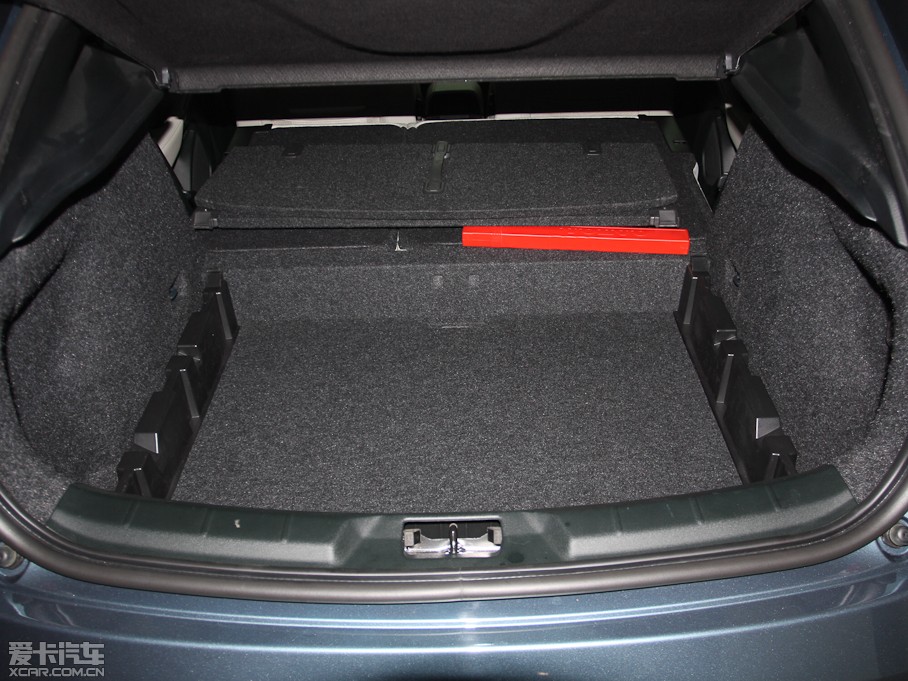 2013���֠���V40 R-Design