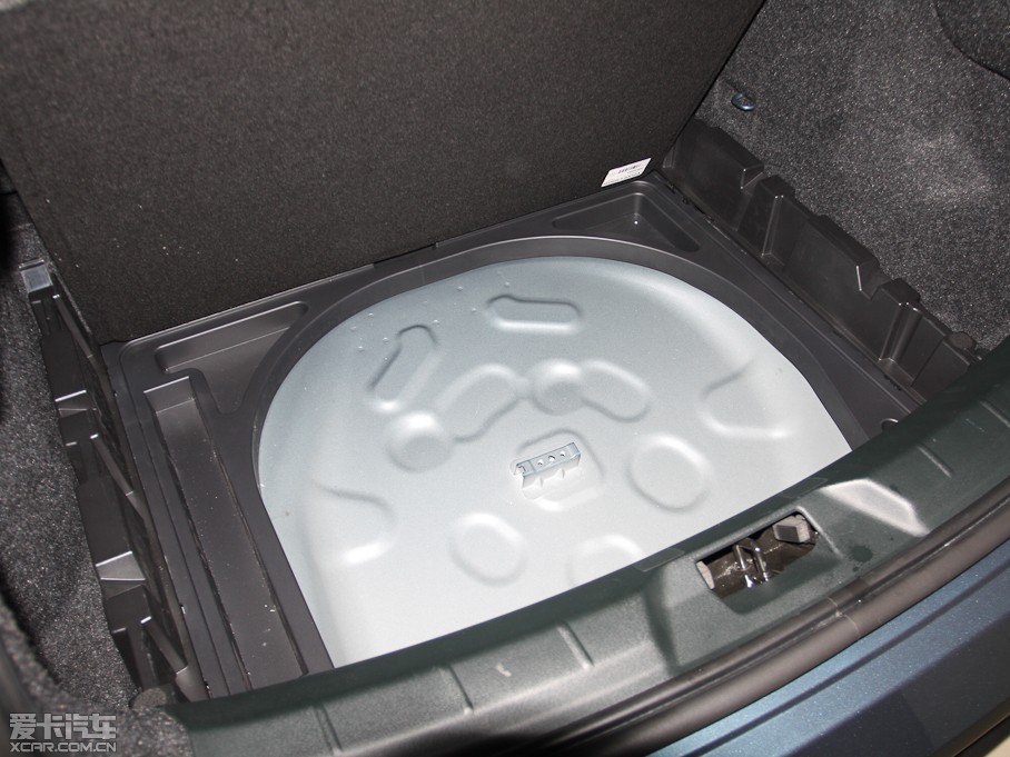 2013���֠���V40 R-Design