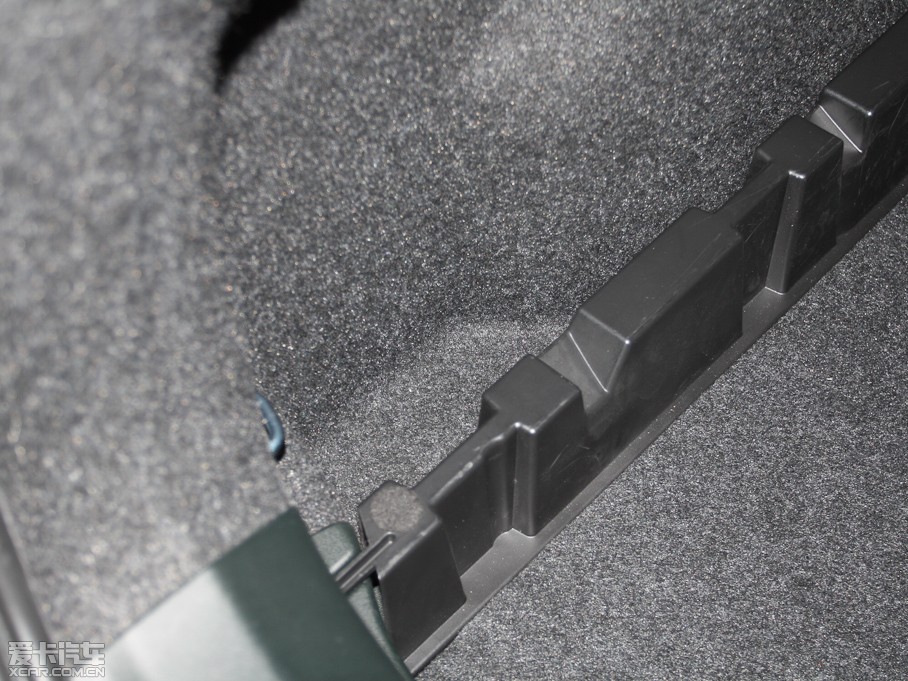 2013���֠���V40 R-Design