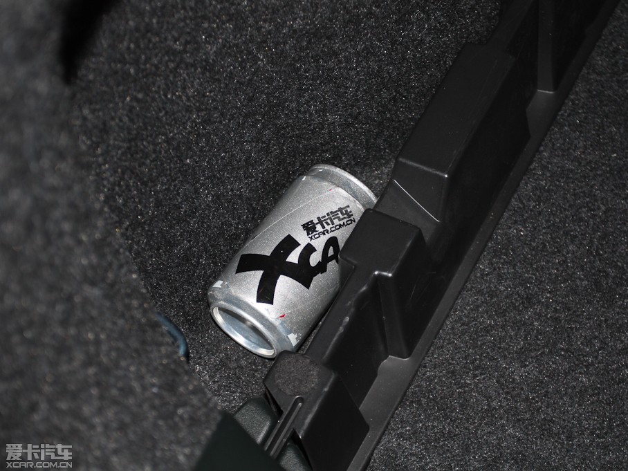 2013���֠���V40 R-Design