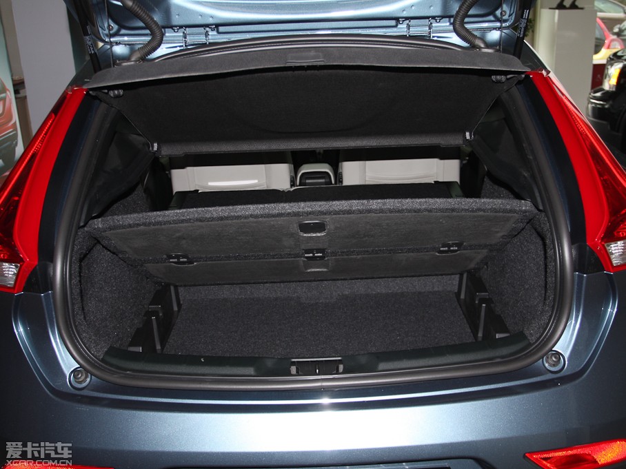 2013���֠���V40 R-Design