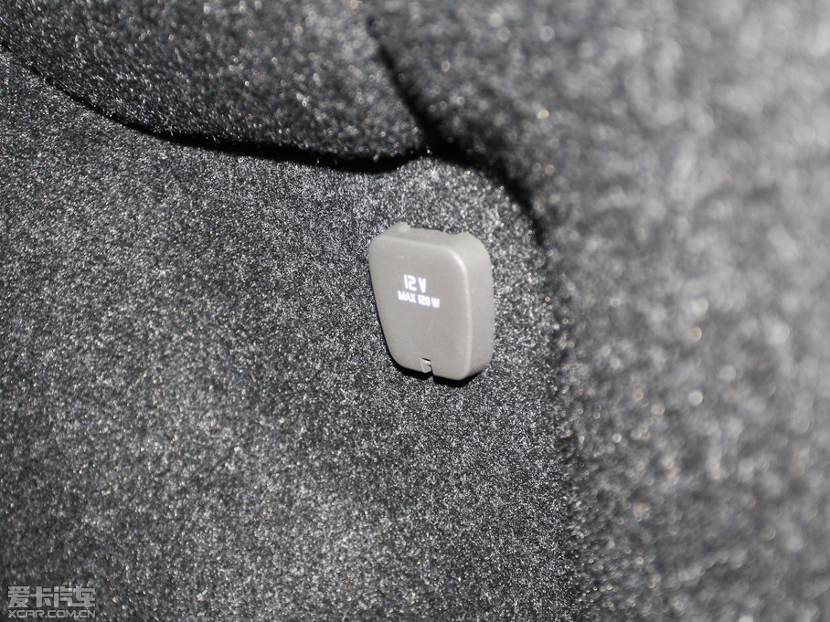 2013���֠���V40 R-Design