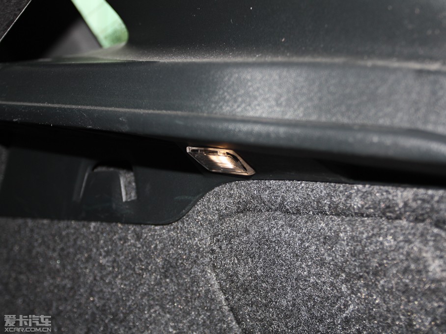 2013���֠���V40 R-Design