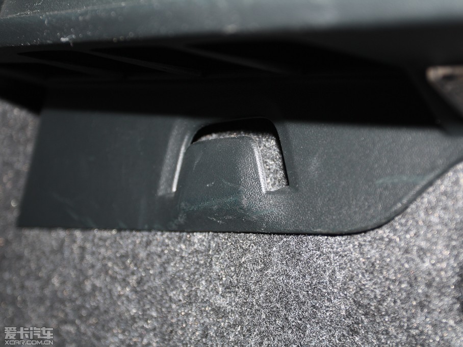 2013���֠���V40 R-Design