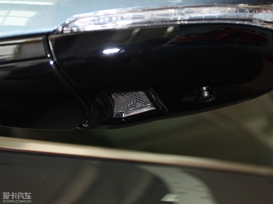 2013���֠���V40 R-Design