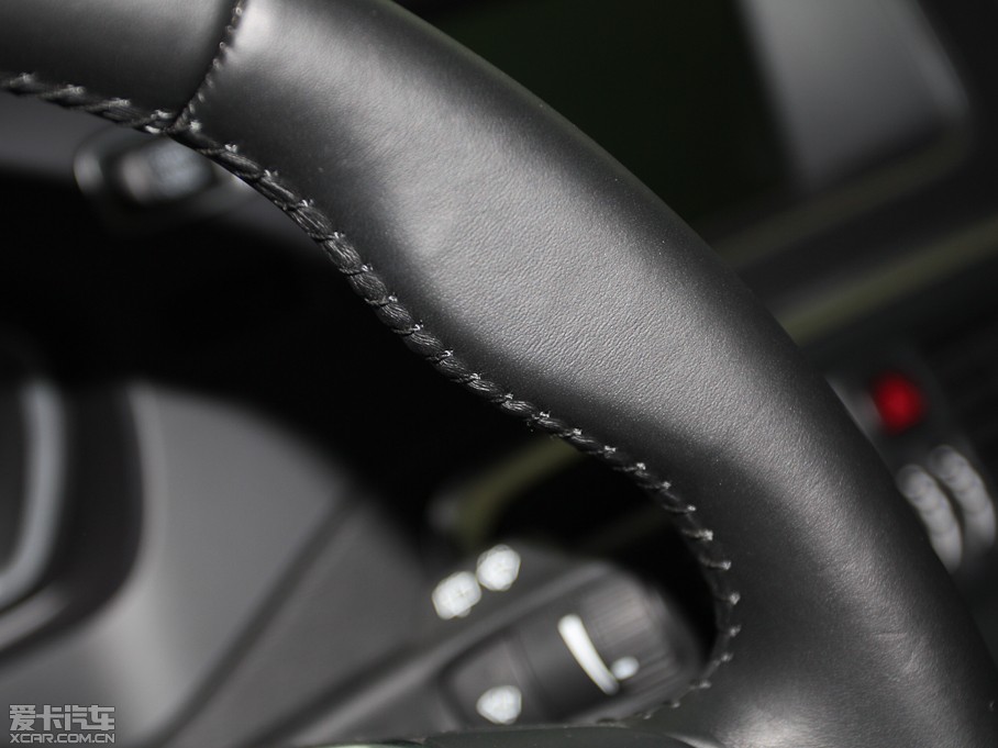 2013���֠���V40 R-Design