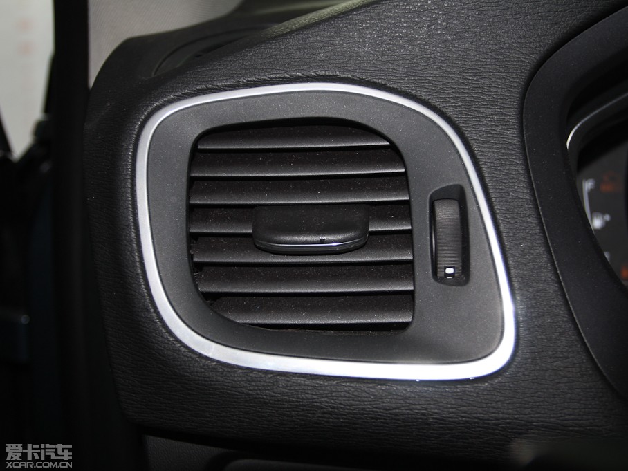 2013���֠���V40 R-Design