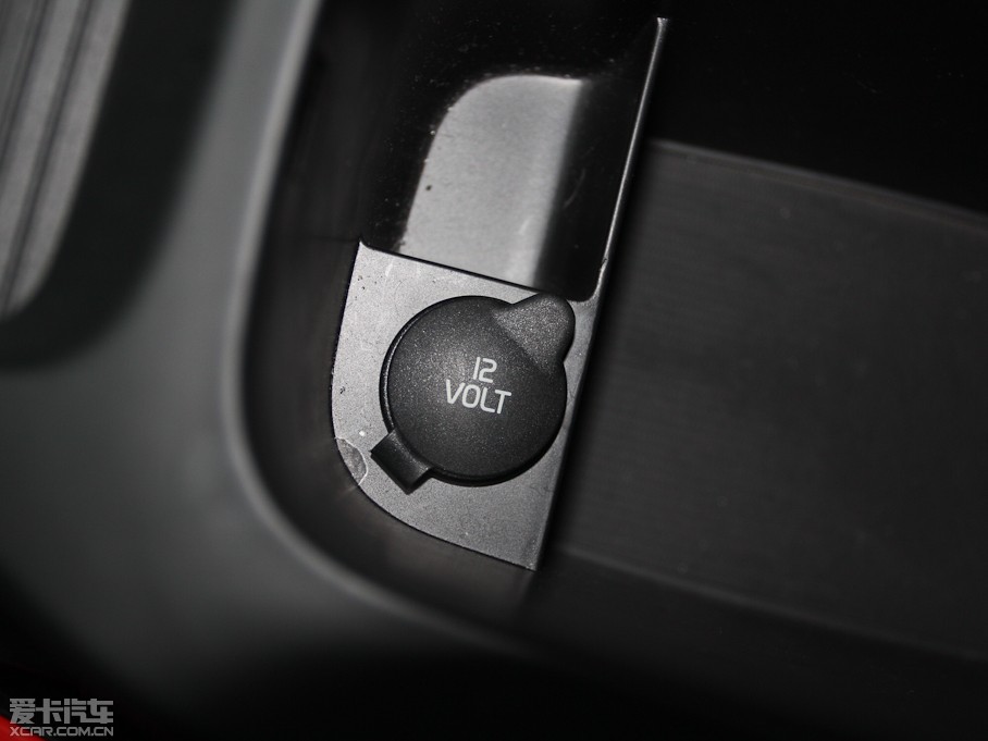 2013���֠���V40 R-Design