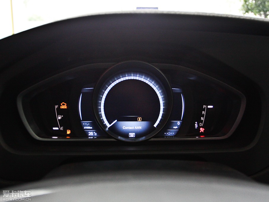 2013���֠���V40 R-Design