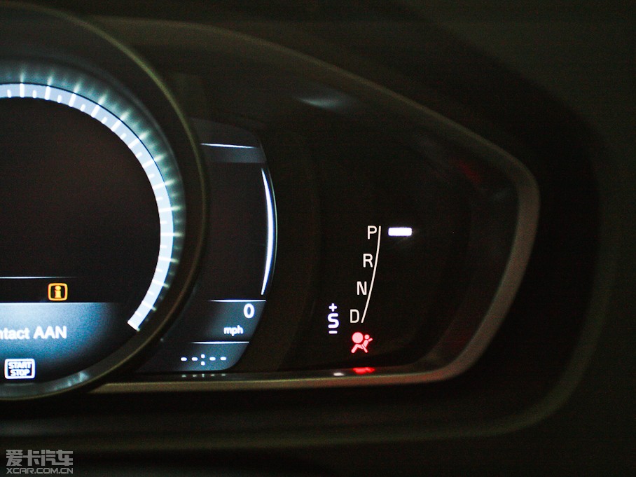 2013���֠���V40 R-Design