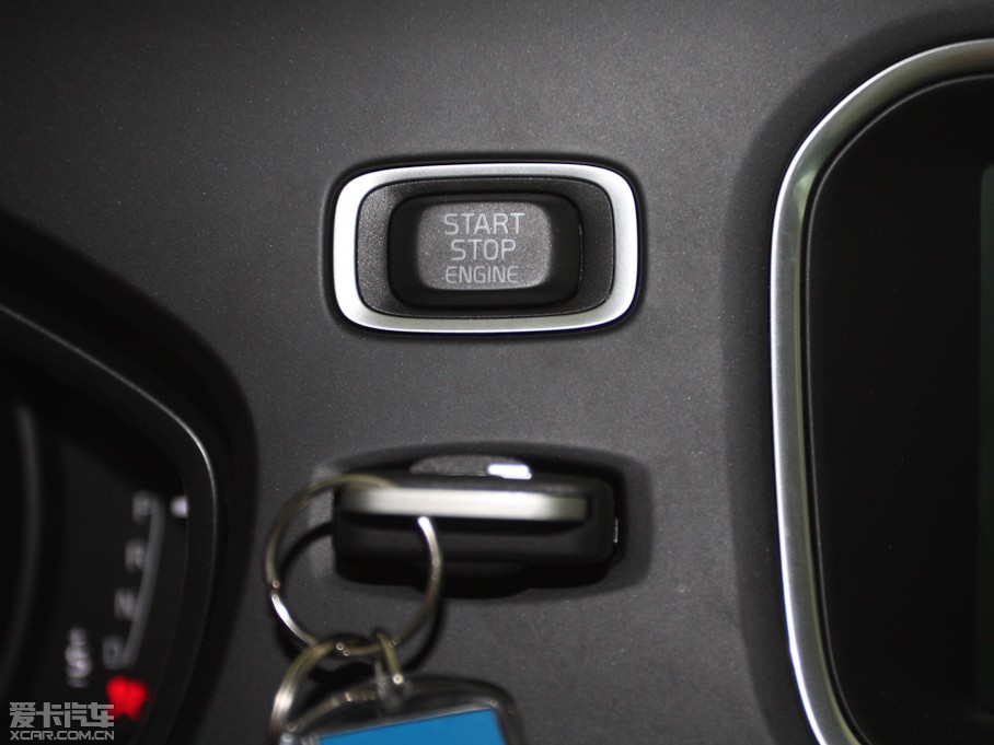 2013���֠���V40 R-Design