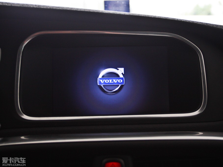 2013���֠���V40 R-Design