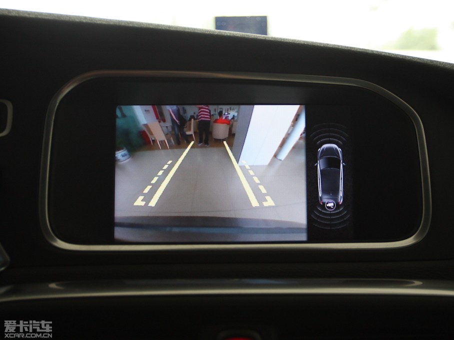 2013���֠���V40 R-Design