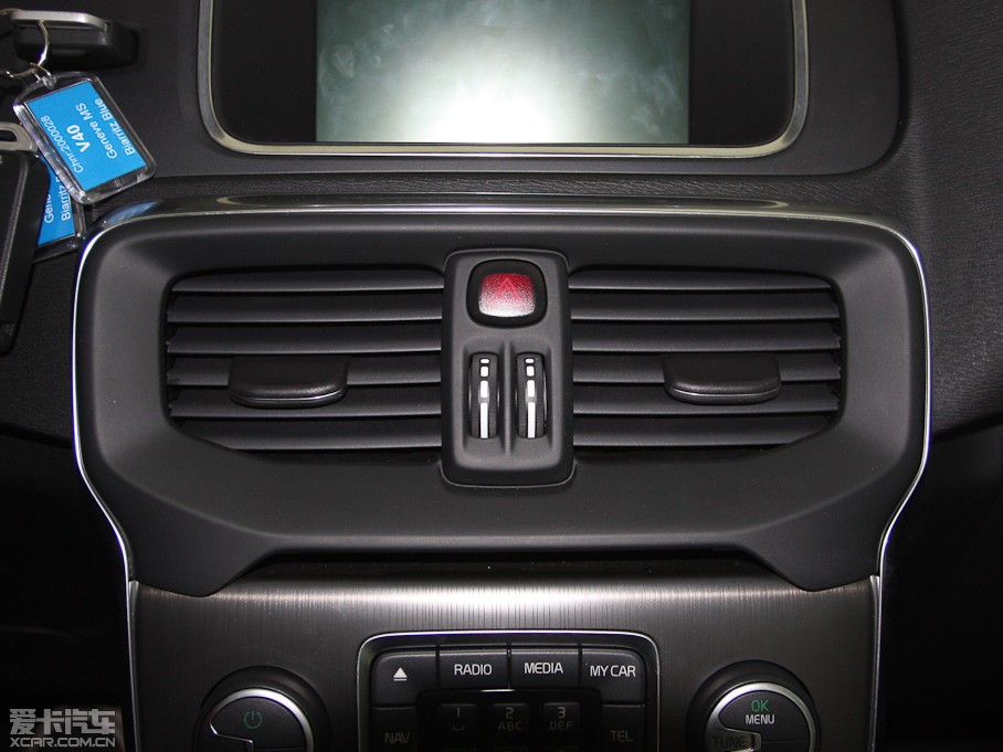 2013���֠���V40 R-Design