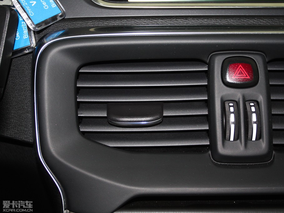 2013���֠���V40 R-Design