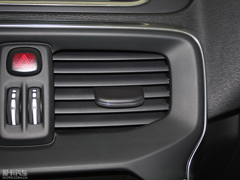 2013���֠���V40 R-Design