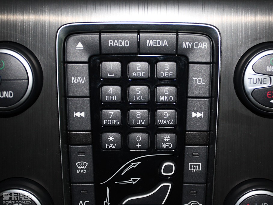 2013���֠���V40 R-Design