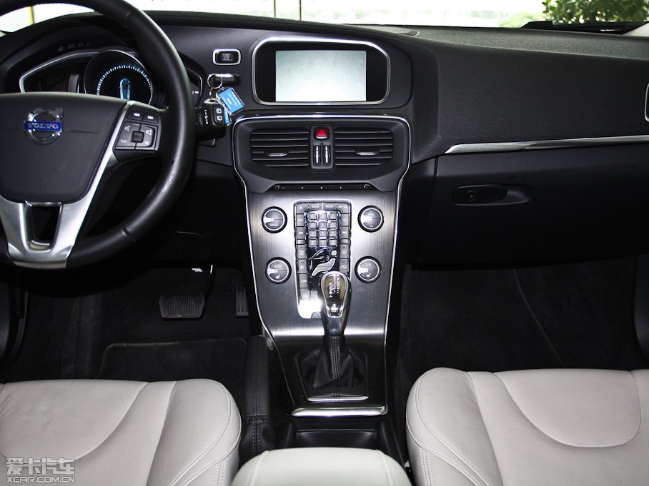 2013���֠���V40 R-Design