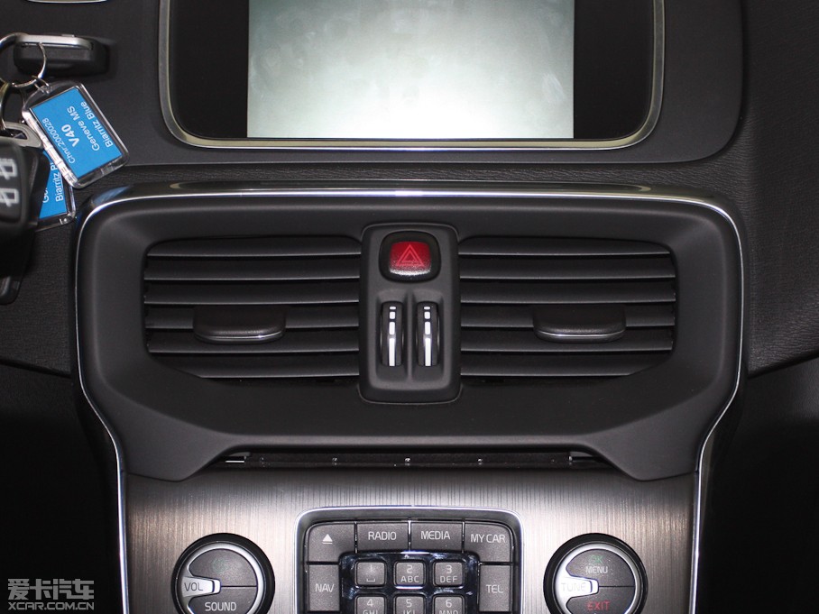 2013���֠���V40 R-Design