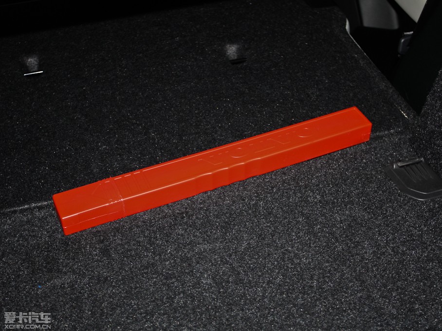 2013���֠���V40 R-Design