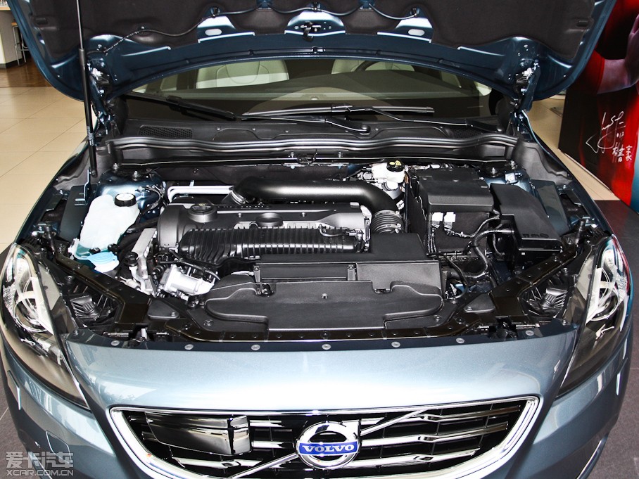 2013���֠���V40 R-Design