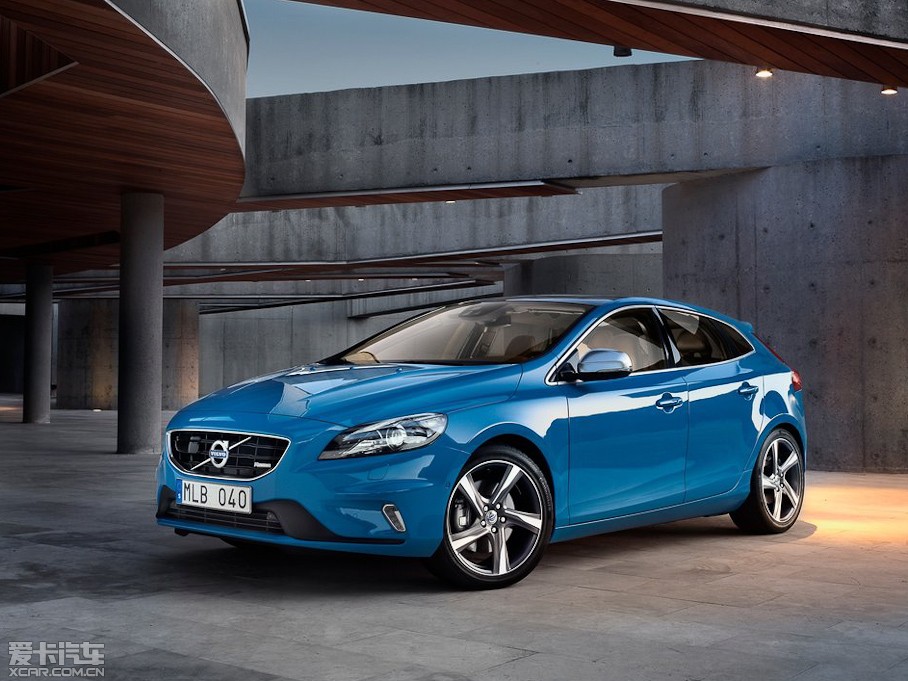 2013���֠���V40 R-Design