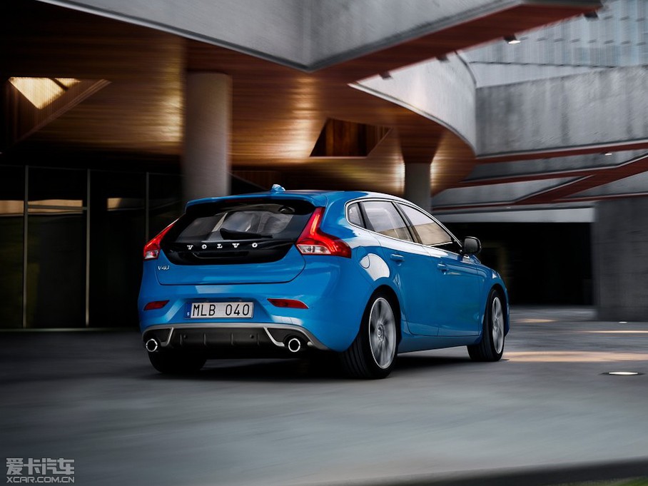 2013���֠���V40 R-Design