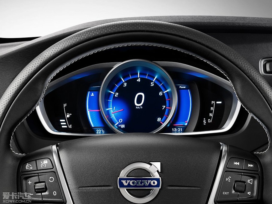 2013���֠���V40 R-Design