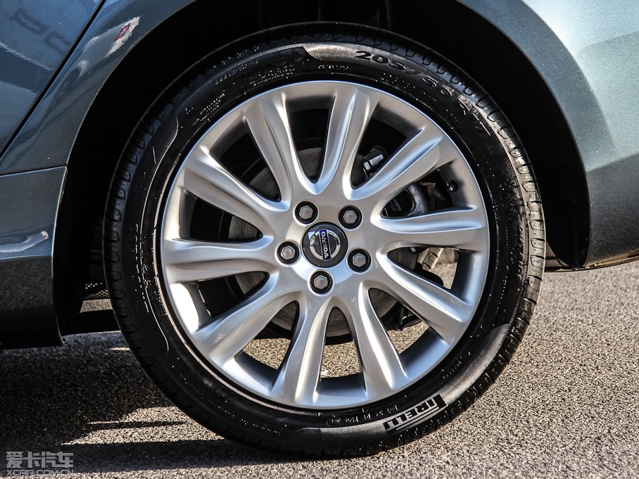 2013���֠���V40 2.0T ���Ű�