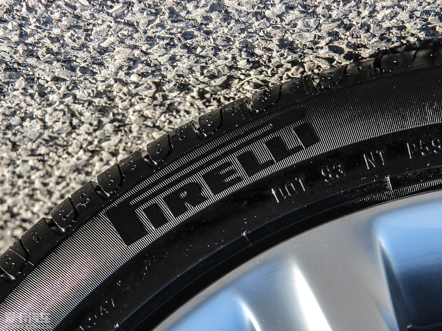 2013���֠���V40 2.0T ���Ű�