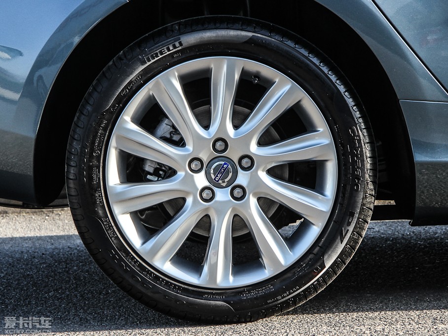 2013���֠���V40 2.0T ���Ű�