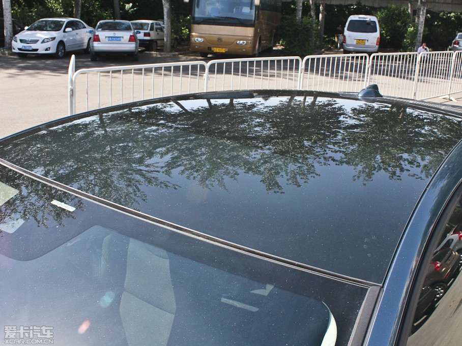 2013���֠���V40 2.0T ���ݰ�