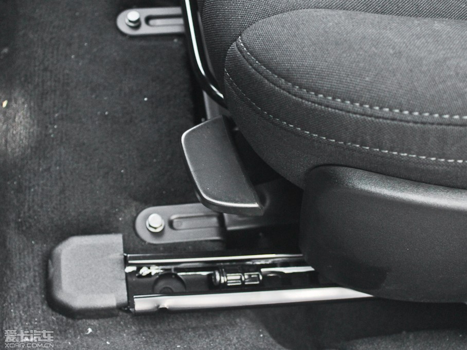 2013���֠���V40 2.0T ���ݰ�