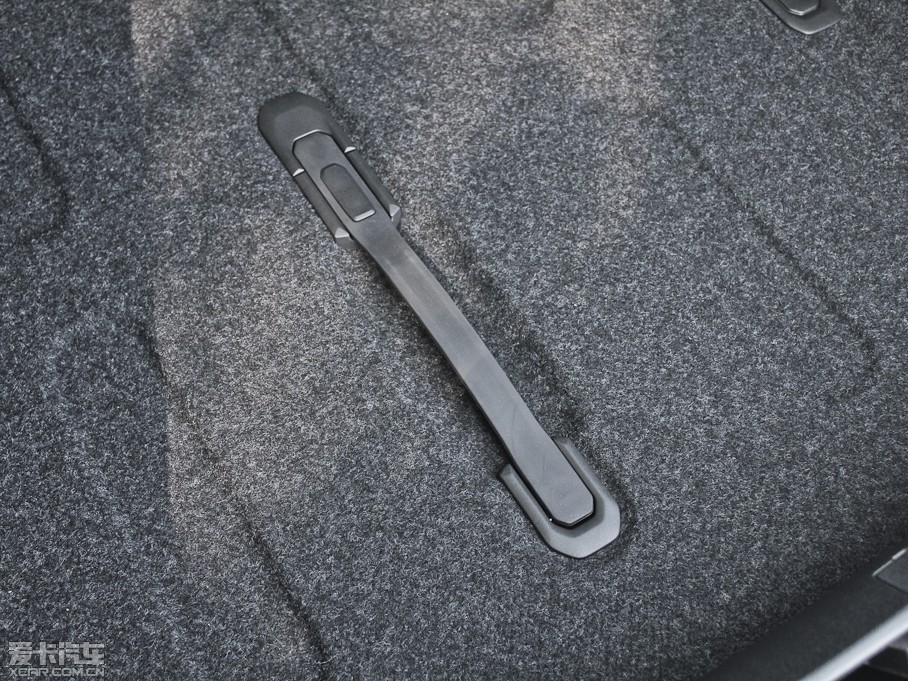 2013���֠���V40 2.0T ���ݰ�