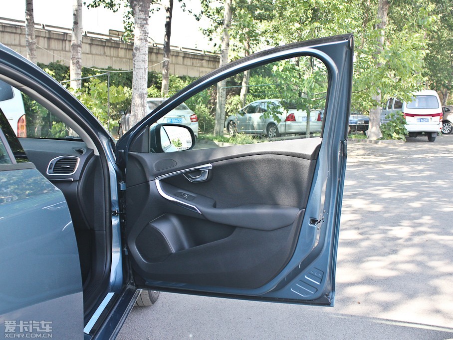 2013���֠���V40 2.0T ���ݰ�