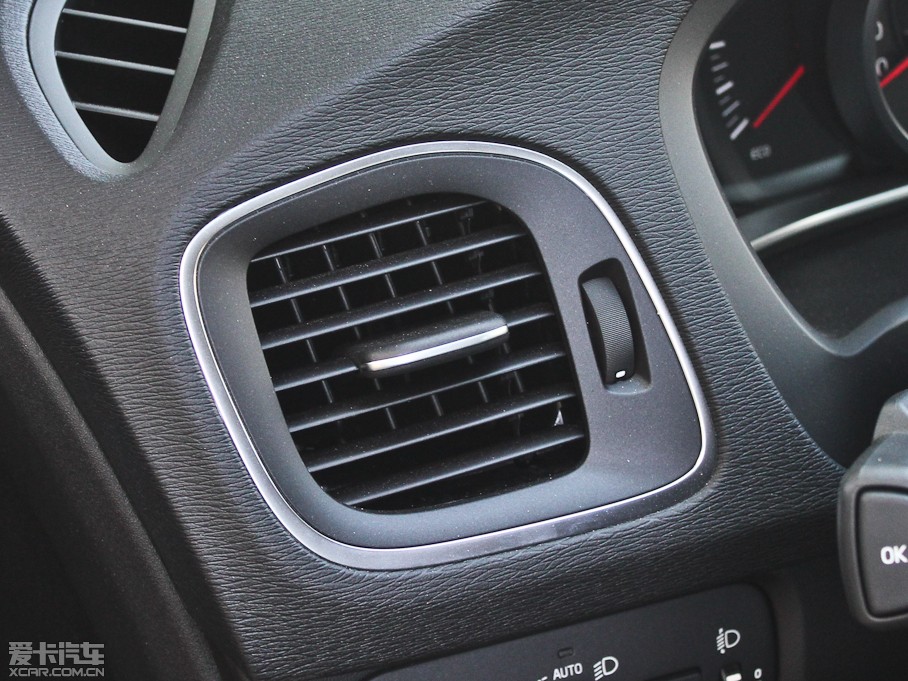 2013���֠���V40 2.0T ���ݰ�