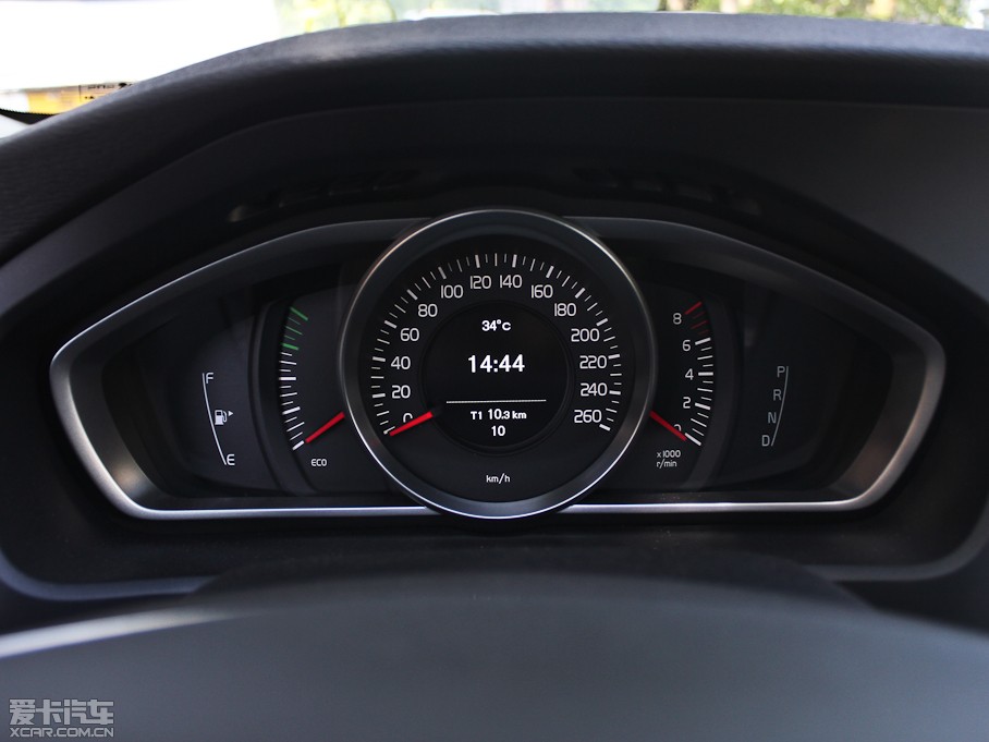 2013���֠���V40 2.0T ���ݰ�