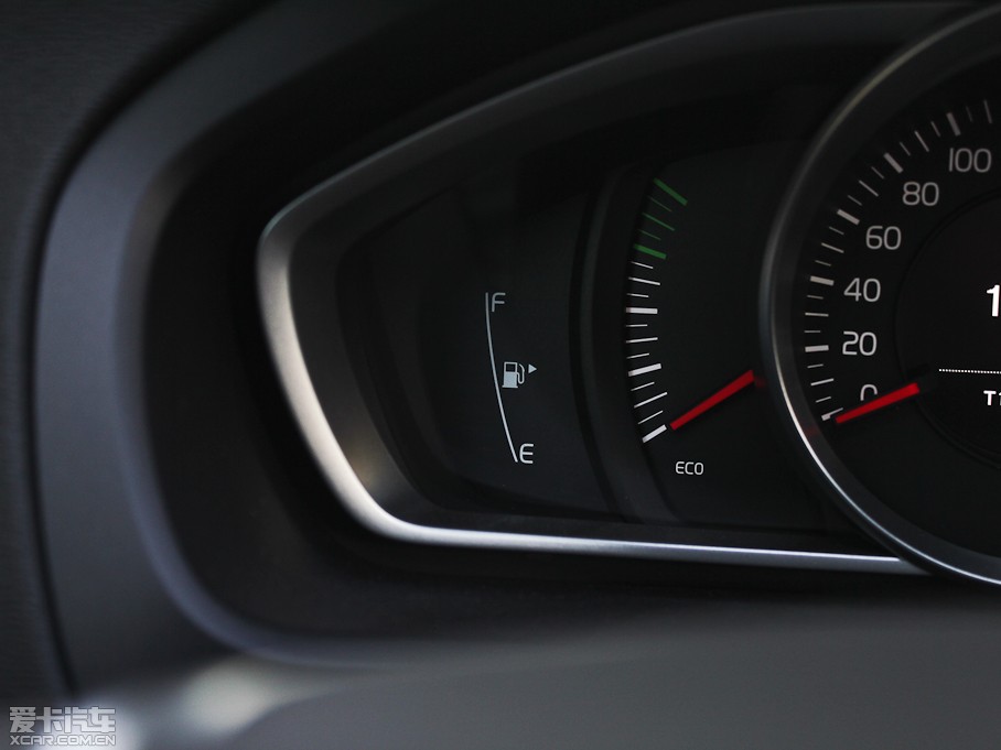 2013���֠���V40 2.0T ���ݰ�