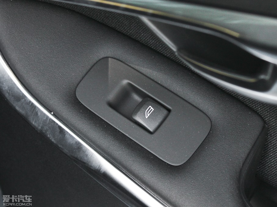 2013���֠���V40 2.0T ���ݰ�