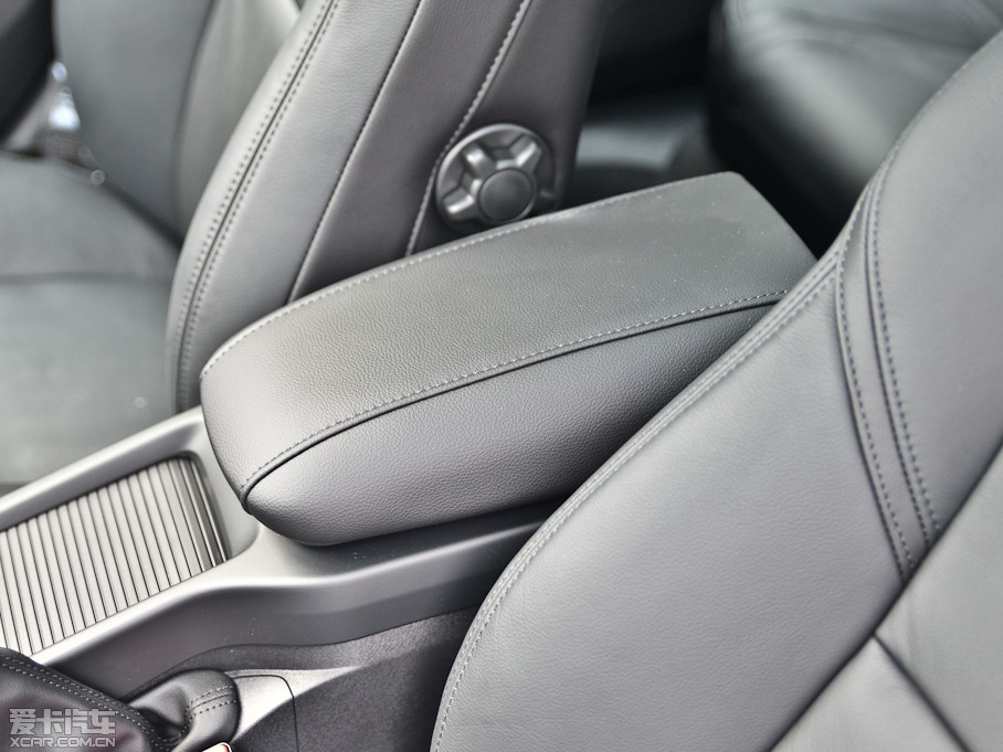 2014���֠���V40 2.0T ���Ű�