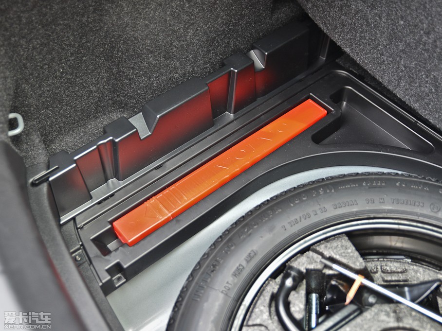 2014���֠���V40 2.0T ���Ű�