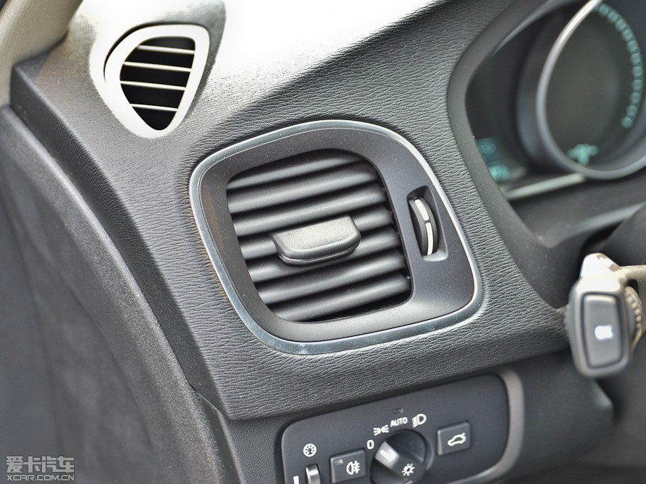 2014���֠���V40 2.0T ���Ű�