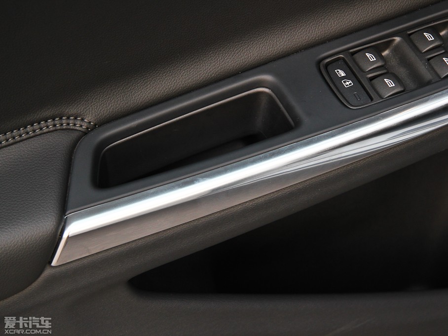 2013���֠���S60(�M��) 2.0T T5 ���Ű�