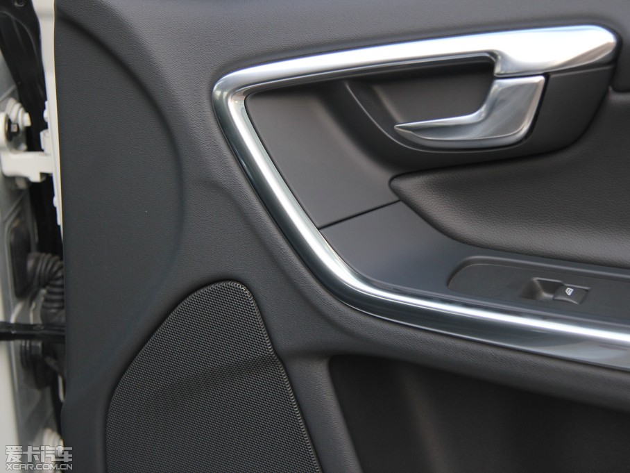 2013���֠���S60(�M��) 2.0T T5 ���Ű�